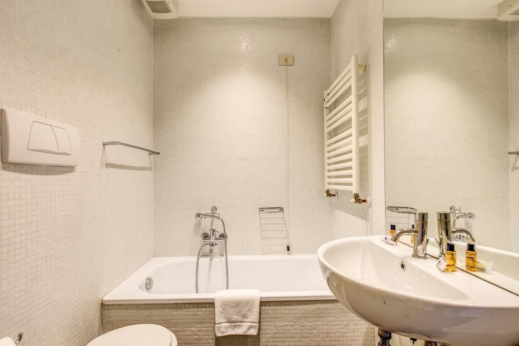 Piazza Farnese Exclusive View 2 Bedroom En Suite Rome Bagian luar foto