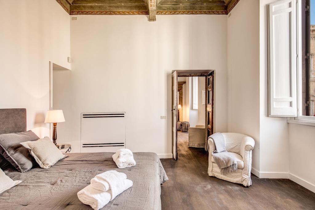 Piazza Farnese Exclusive View 2 Bedroom En Suite Rome Bagian luar foto